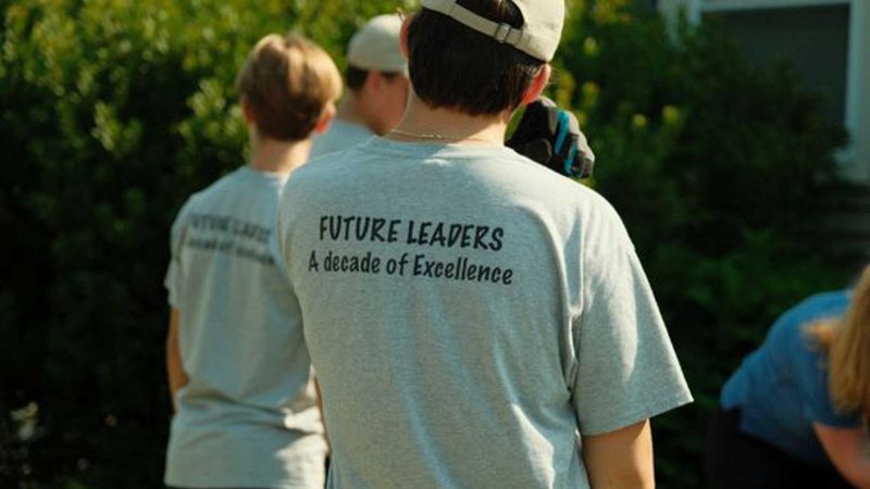 Image of future leaders volunteering